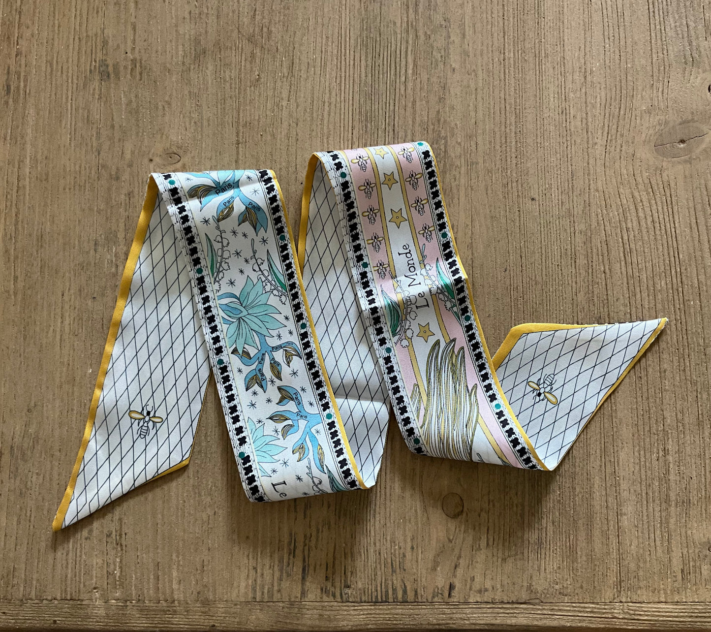 Le Monde Scarf