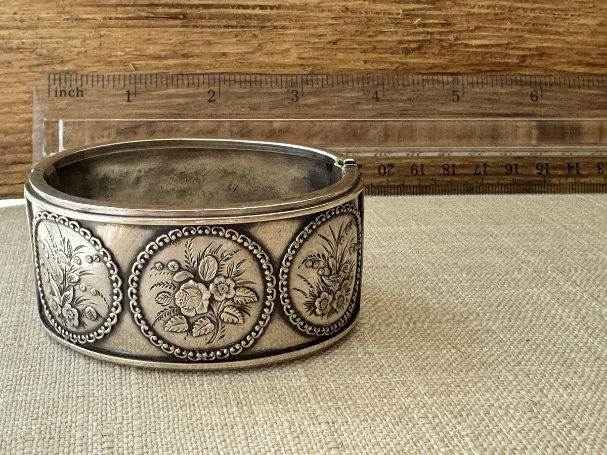 Vintage Sterling Silver Bangle Bracelet with Triple Flower Rings